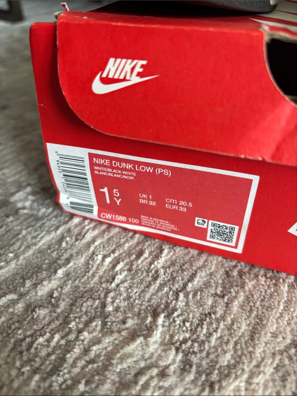 Nike Kids Black and White Low Sneakers with Classic Swoosh